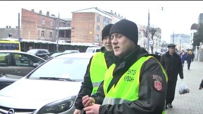 Шість інспекторів з паркування почали працювати у Вінниці Шість інспекторів з паркування почали працювати у Вінниці