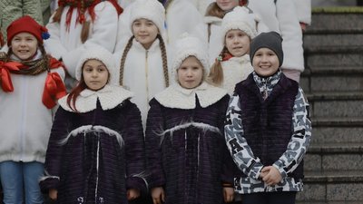 Флешмоб на залізничному вокзалі Дніпра: 300 людей заспівали колядку Флешмоб на залізничному вокзалі Дніпра: 300 людей заспівали колядку