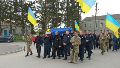 У громадах на Тернопільщині поховали трьох бійців роти "Тернопіль" У громадах на Тернопільщині поховали трьох бійців роти "Тернопіль"