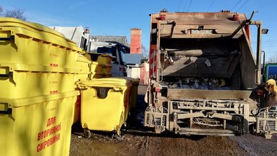 З Чернівців другу добу не вивозять сміття через перекриття дороги до сміттєзвалища