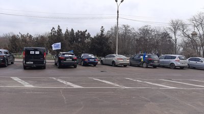 "Ні - фіскалізації!": у Херсоні проходить автопробіг підприємців