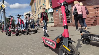 Правила для електросамокатів у Луцьку: позиція влади, патрульних і власника прокату
