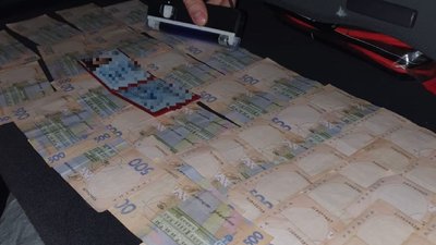 Начальницю відділу Держпродспоживслужби на Донеччині затримали на хабарі у 42 тис. грн Начальницю відділу Держпродспоживслужби на Донеччині затримали на хабарі у 42 тис. грн