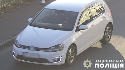 Конфлікт на пішохідному переході: у Києві водій побив перехожого за зауваження
