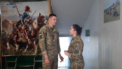 Випускники академії подружжя Анна та Дмитро Нікітан одружилися 4 місяці тому. Служитимуть разом у Києві