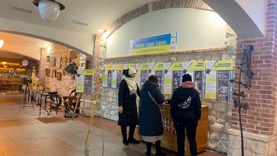"Вільні. Гідні. Єдині". У Франківську презентували виставку світлин волонтерів, які допомагають армії "Вільні. Гідні. Єдині". У Франківську презентували виставку світлин волонтерів, які допомагають армії