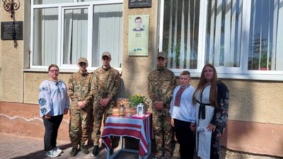 У Загвізді поблизу Франківська відкрили пам'ятні дошки вісьмом воїнам-землякам