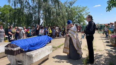 Прощання із військовослужбовцем Збройних сил України Прощання із військовослужбовцем Збройних сил України
