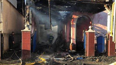 Вогонь перекинувся на сусіднє приміщення. На Закарпатті горіли два будинки Вогонь перекинувся на сусіднє приміщення. На Закарпатті горіли два будинки