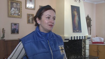 У Тернополі школярі роздавали кекси відвідувачам благодійної їдальні У Тернополі школярі роздавали кекси відвідувачам благодійної їдальні