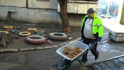 Ожеледиця у Миколаєві. Лікарі та медсестри працюють у дві зміни Ожеледиця у Миколаєві. Лікарі та медсестри працюють у дві зміни