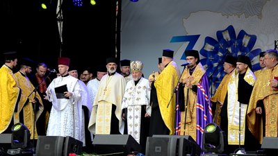 На Театральному майдані в Тернополі молилися за мир в Україні На Театральному майдані в Тернополі молилися за мир в Україні