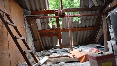 "Дерева повалені, вікна немає, собаки в паніці". Через удар по Дніпру пошкоджено притулок для тварин та приватні будинки "Дерева повалені, вікна немає, собаки в паніці". Через удар по Дніпру пошкоджено притулок для тварин та приватні будинки