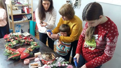 Різдвяні віночки створює майстриня в Ужгороді Різдвяні віночки створює майстриня в Ужгороді
