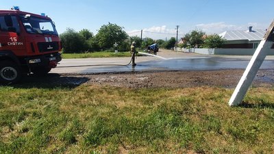 На Івано-Франківщині перекинулася вантажівка з мінеральним добривом