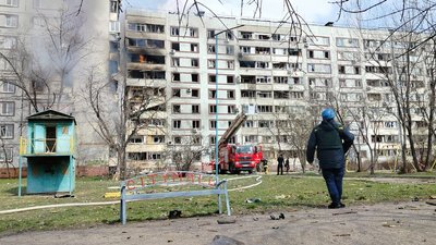 У Запоріжжі армія РФ нанесла ракетний удар по житловому кварталу. Є постраждалі та загиблі