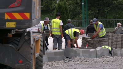 У Рівному мешканці багатоповерхівки виступили проти будівництва стоянки під їхніми вікнами У Рівному мешканці багатоповерхівки виступили проти будівництва стоянки під їхніми вікнами