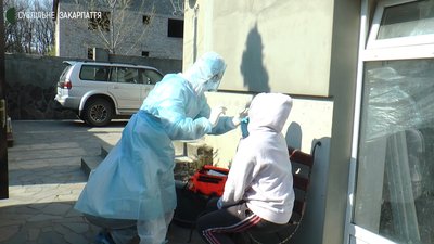 Для проведення тестування на коронавірус до ужгородців додому виїжджатимуть мобільні бригади