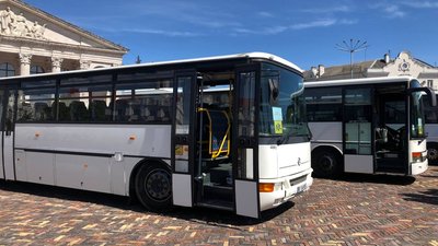 Три громади Чернігівщини отримали Чотири автобуси від Уряду Франції Три громади Чернігівщини отримали Чотири автобуси від Уряду Франції