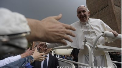 Чинний та колишній Папа Римський посперечалися через целібат