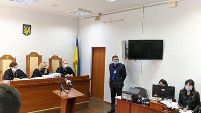 Під Миколаївським апеляційним судом зібралися люди.Чого вимагають Під Миколаївським апеляційним судом зібралися люди.Чого вимагають