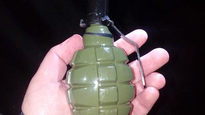 Тернополяни повідомили правоохоронців, що на зупинці перебував чоловік з гранатою Тернополяни повідомили правоохоронців, що на зупинці перебував чоловік з гранатою