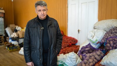 Печуть хліб, збирають речі, евакуюють людей. Як працюють волонтери у селищі Орлівщина на Дніпропетровщині Печуть хліб, збирають речі, евакуюють людей. Як працюють волонтери у селищі Орлівщина на Дніпропетровщині