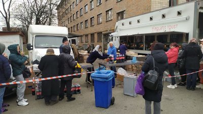 "Робіть піцу, а не війну": у Черкаси приїхали шотландські волонтери та пригощають безоплатною піцою "Робіть піцу, а не війну": у Черкаси приїхали шотландські волонтери та пригощають безоплатною піцою