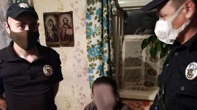 На Чернігівщині затримали чоловіка за підозрою у вбивстві матері