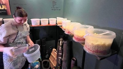 Волонтери з Волині відправляють продукти військовим на фронт Волонтери з Волині відправляють продукти військовим на фронт