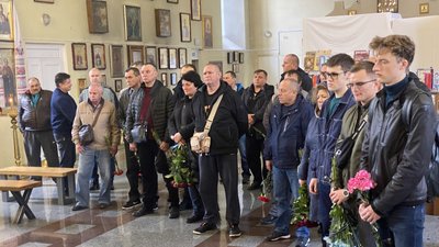 У Полтаві прощаються із захисником України Леонідом Дериволковим У Полтаві прощаються із захисником України Леонідом Дериволковим