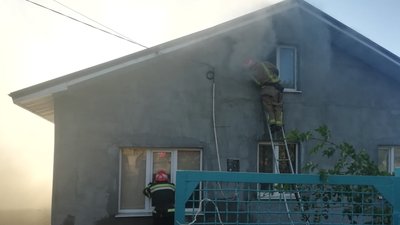 На Одещині зайнявся дах житлового будинку На Одещині зайнявся дах житлового будинку