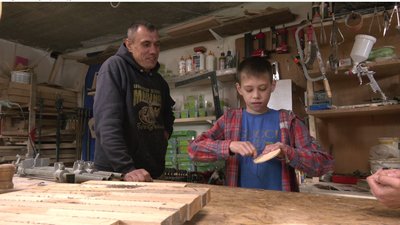Дерево - наша енергетика. Як прикарпатський боєць відновлює традицію рукодільного посуду Дерево - наша енергетика. Як прикарпатський боєць відновлює традицію рукодільного посуду