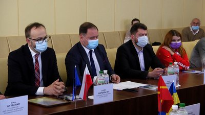Шестеро психологів з Житомирщини отримали сертифікати за міжнародними стандартами НАТО та ЄС Шестеро психологів з Житомирщини отримали сертифікати за міжнародними стандартами НАТО та ЄС