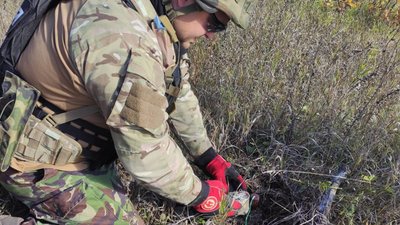 Поліцейського-вибухотехніка з Вінниччини нагородили відзнакою МВС Поліцейського-вибухотехніка з Вінниччини нагородили відзнакою МВС