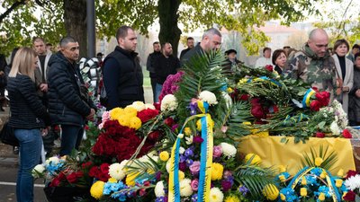 В Ужгороді попрощалися із полеглим воїном Олегом Пишним В Ужгороді попрощалися із полеглим воїном Олегом Пишним