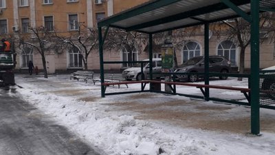 Комунальники у Херсоні працювали усю ніч, щоб встигнути до ранку обробити небезпечні ділянки Комунальники у Херсоні працювали усю ніч, щоб встигнути до ранку обробити небезпечні ділянки