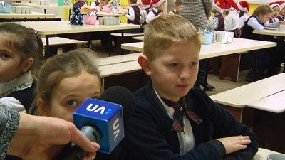 У Житомирській школі №28 учнів годують за новим меню У Житомирській школі №28 учнів годують за новим меню