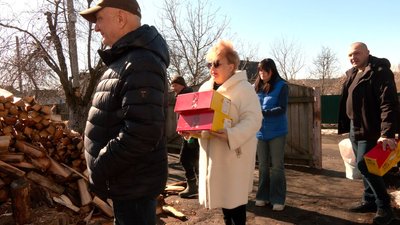 Як волонтери допомагають багатодітним родинам