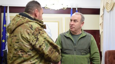 Гуртом збирали гроші: з Черкас на передову передали дрони