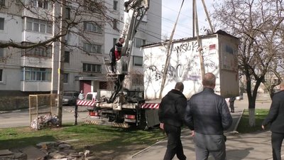 Чи варто з вулиць Херсона прибрати МАФи: думки містян