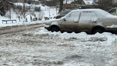 285 двірників прибирають сніг у Хмельницькому, 27 січня 2026 року