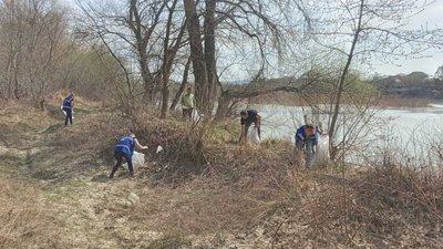 Працівники Дністровського БУВРу поприбирали сміття поблизу водойм і дамб Івано-Франківщини
