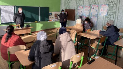 "Немає за що купити паливо". У прифронтовому Троїцькому школа лишилась без опалення "Немає за що купити паливо". У прифронтовому Троїцькому школа лишилась без опалення