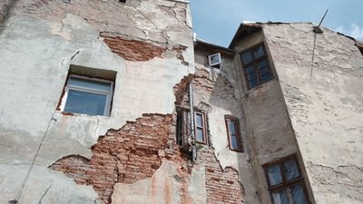 Аварійний будинок у Чернівцях планують капітально реставрувати Аварійний будинок у Чернівцях планують капітально реставрувати