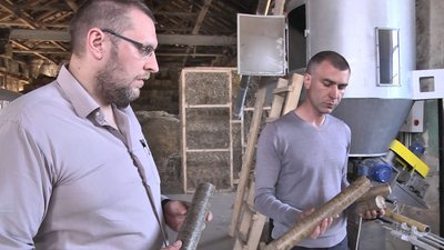 Не казковий, а житловий: волинянин будує солом'яні будинки Не казковий, а житловий: волинянин будує солом'яні будинки