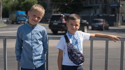 Продають свої іграшки, щоб підтримати армію. У Дніпрі дев’ятирічні хлопці допомагають ЗСУ Продають свої іграшки, щоб підтримати армію. У Дніпрі дев’ятирічні хлопці допомагають ЗСУ