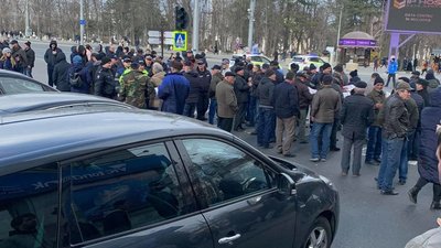 Протести в Кишиневі: ветерани війни в Придністров’ї блокували вулиці та уряд Протести в Кишиневі: ветерани війни в Придністров’ї блокували вулиці та уряд
