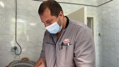 Микола Думен в Миколаївській районній лікарні за фахом працює лікарем-хірургом Микола Думен в Миколаївській районній лікарні за фахом працює лікарем-хірургом