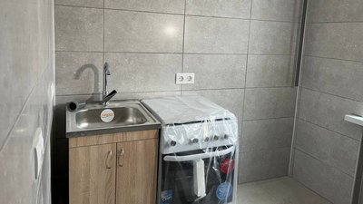 У Запоріжжі відновлення пошкодженого будинку під час ракетного удару на Зестафонській 10: на етапі завершення У Запоріжжі відновлення пошкодженого будинку під час ракетного удару на Зестафонській 10: на етапі завершення